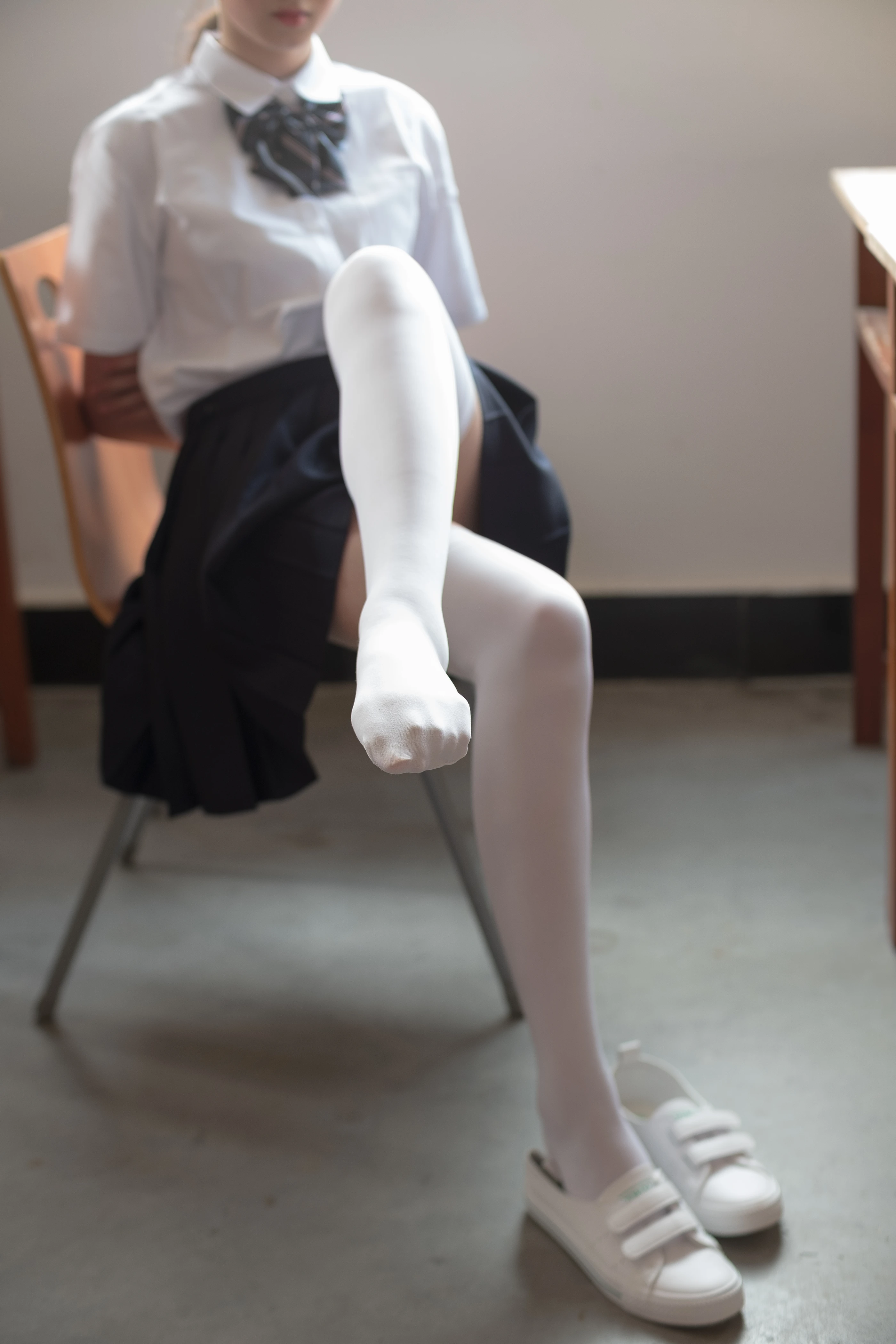 森萝财团 [BETA-022] 教室里的JK白丝少女 [66P]插图2